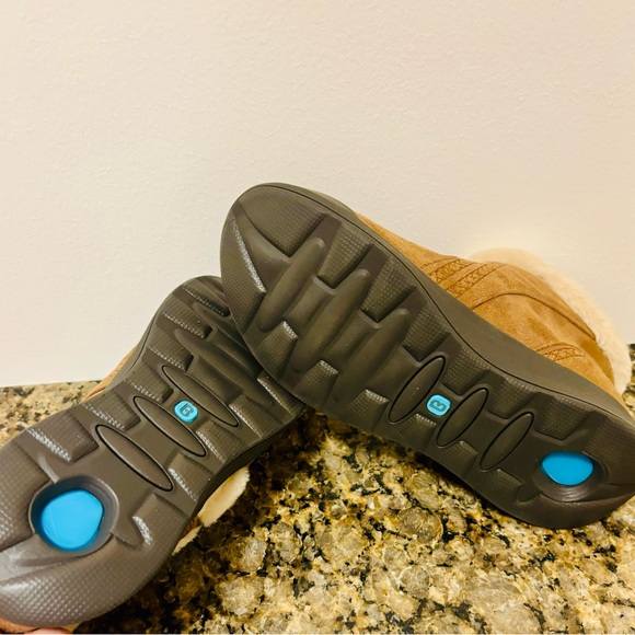 Adorable Suede & Faux Fur Booties - BZees - Picture 7 of 10